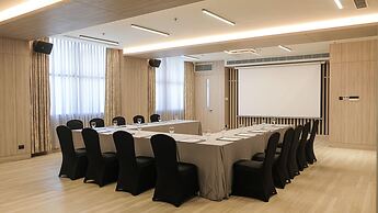 Holiday Inn & Suites Makati by IHG