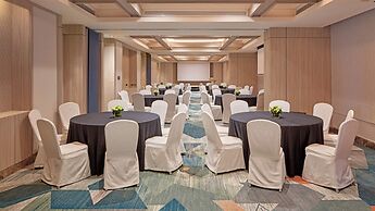 Holiday Inn & Suites Makati by IHG