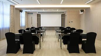 Holiday Inn & Suites Makati by IHG