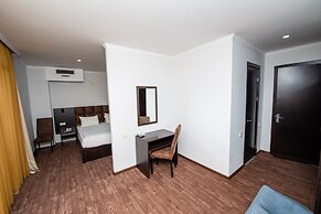Hotel Shine Palace