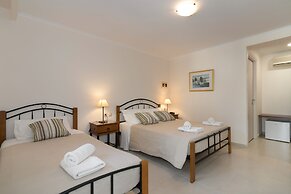 Varres Hotel