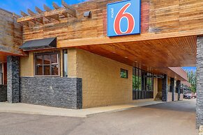 Motel 6 Brooks, AB