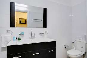 Geula Suites
