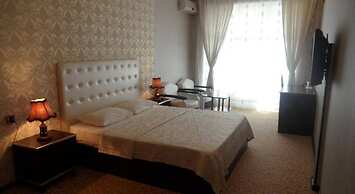 Avand Hotel