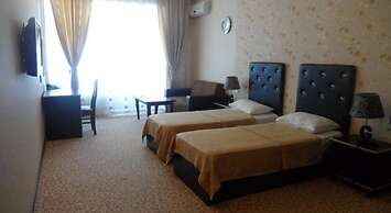 Avand Hotel