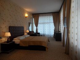 Avand Hotel