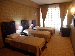 Avand Hotel