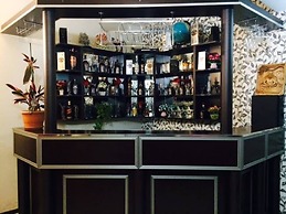 Avand Hotel