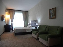Avand Hotel