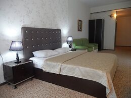 Avand Hotel