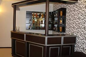 Avand Hotel