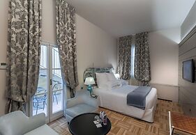 Hotel Number Nine