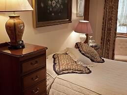 Little Red Rooster Rest and Spa