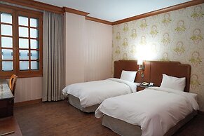 Karak Tourist Hotel