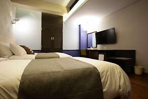 Karak Tourist Hotel