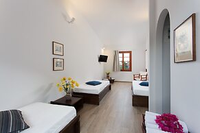 Venetia Apartments
