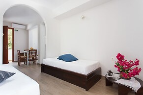 Venetia Apartments