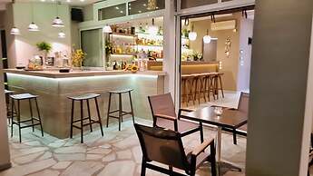 Sarantis Hotel