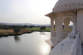 juSTa Lake Nahargarh Palace