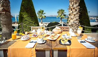 Valis Resort