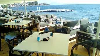 Valis Resort
