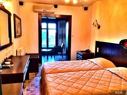 Taxiarches Hotel