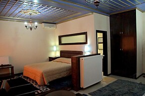Taxiarches Hotel