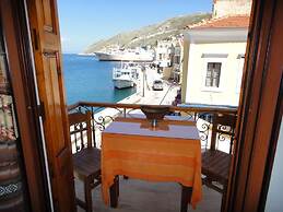 Captain's Suites