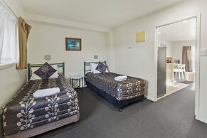 Birchwood Spa Motel