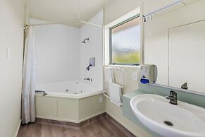 Birchwood Spa Motel