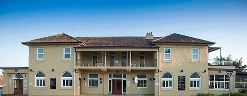 Huskisson Hotel