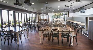 Huskisson Hotel
