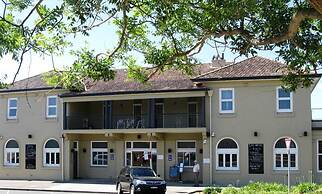 Huskisson Hotel