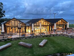 Huskisson Hotel
