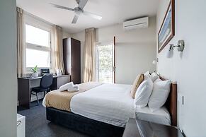 Huskisson Hotel