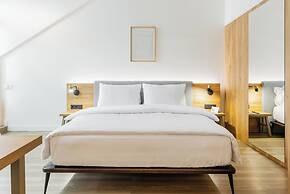 FortyPlusOne Hotel