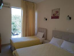 River Studios & Apartments