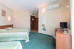 L&B Hotel