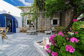 Captain Manolis Hotel