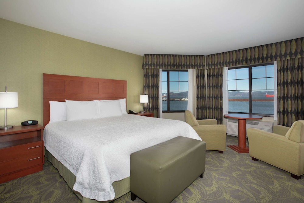 Hampton Inn and Suites Astoria