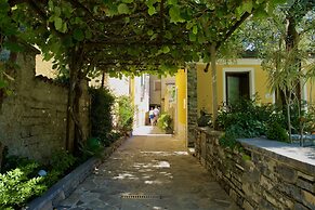 Hotel Diffuso Il Portichetto sulla collina a Vezio Perledo