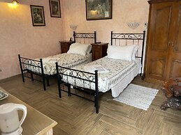 Hotel Diffuso Il Portichetto sulla collina a Vezio Perledo