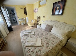 Hotel Diffuso Il Portichetto sulla collina a Vezio Perledo