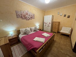 Hotel Diffuso Il Portichetto sulla collina a Vezio Perledo