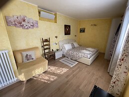 Hotel Diffuso Il Portichetto sulla collina a Vezio Perledo