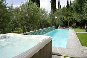 Hotel Diffuso Il Portichetto sulla collina a Vezio Perledo