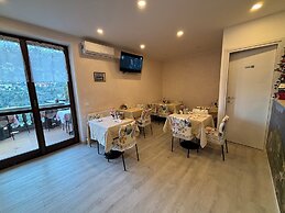 Hotel Diffuso Il Portichetto sulla collina a Vezio Perledo
