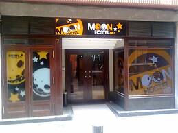 Moon Hostel Bio