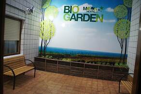 Moon Hostel Bio