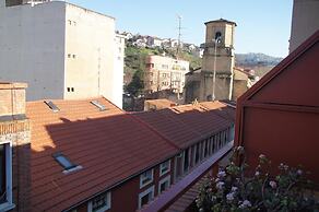 Moon Hostel Bio